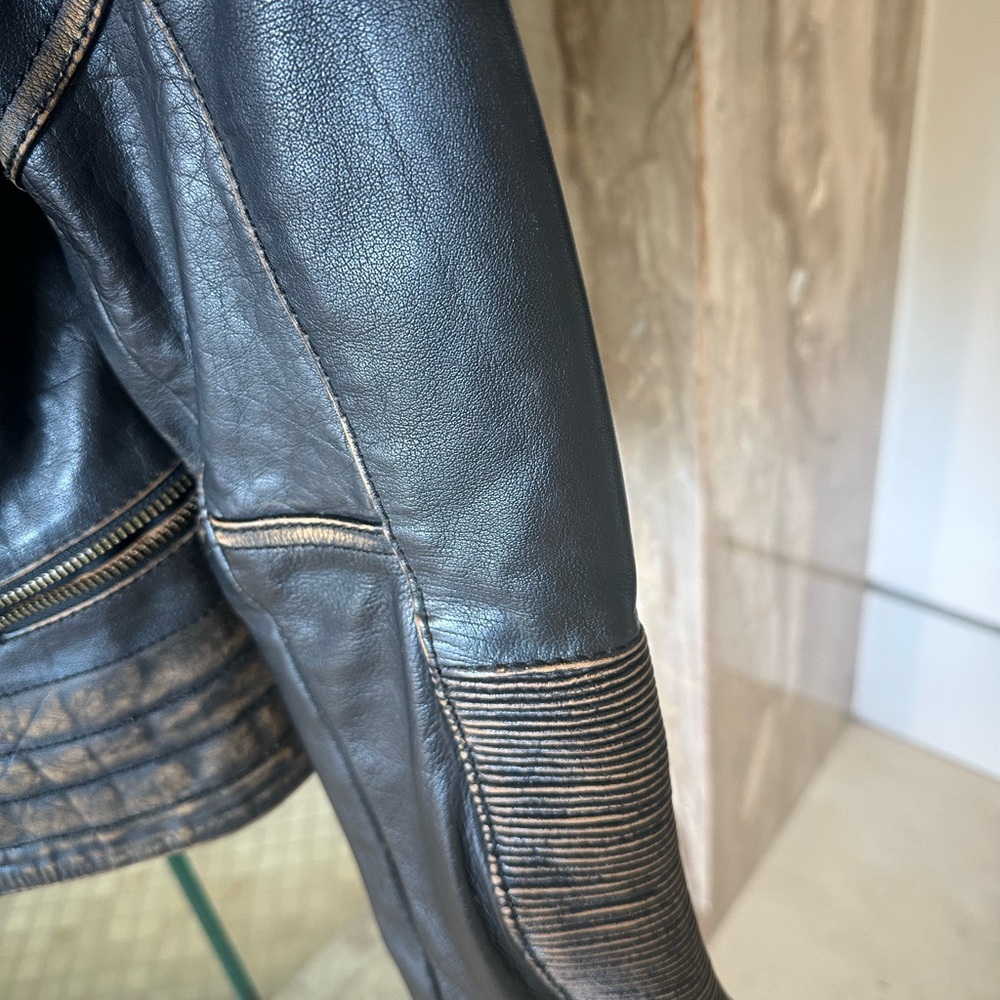 Edgy Amazing DESIGN and DETAILS Wilson Black Leather Jacket - Picture 6 of 15